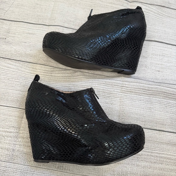 Jeffrey Campbell Black Snakeskin Bootie Platforms - Picture 1 of 7